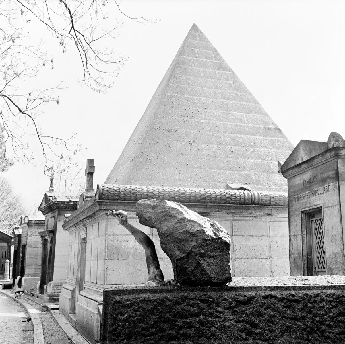 Père Lachaise #10 - a photograph by Willard Traub.