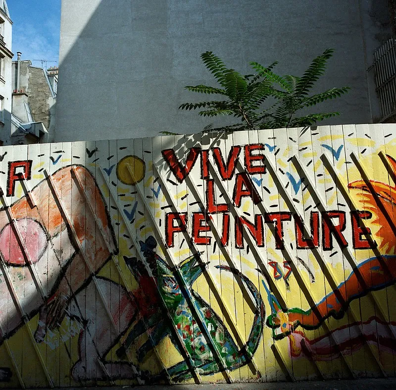 Vive La Peinture - a photograph by Willard Traub.